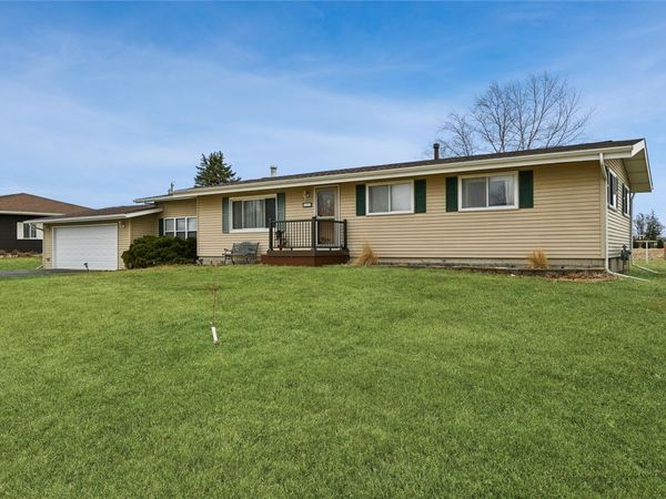 103 Walnut Street, Van Horne, IA 52346