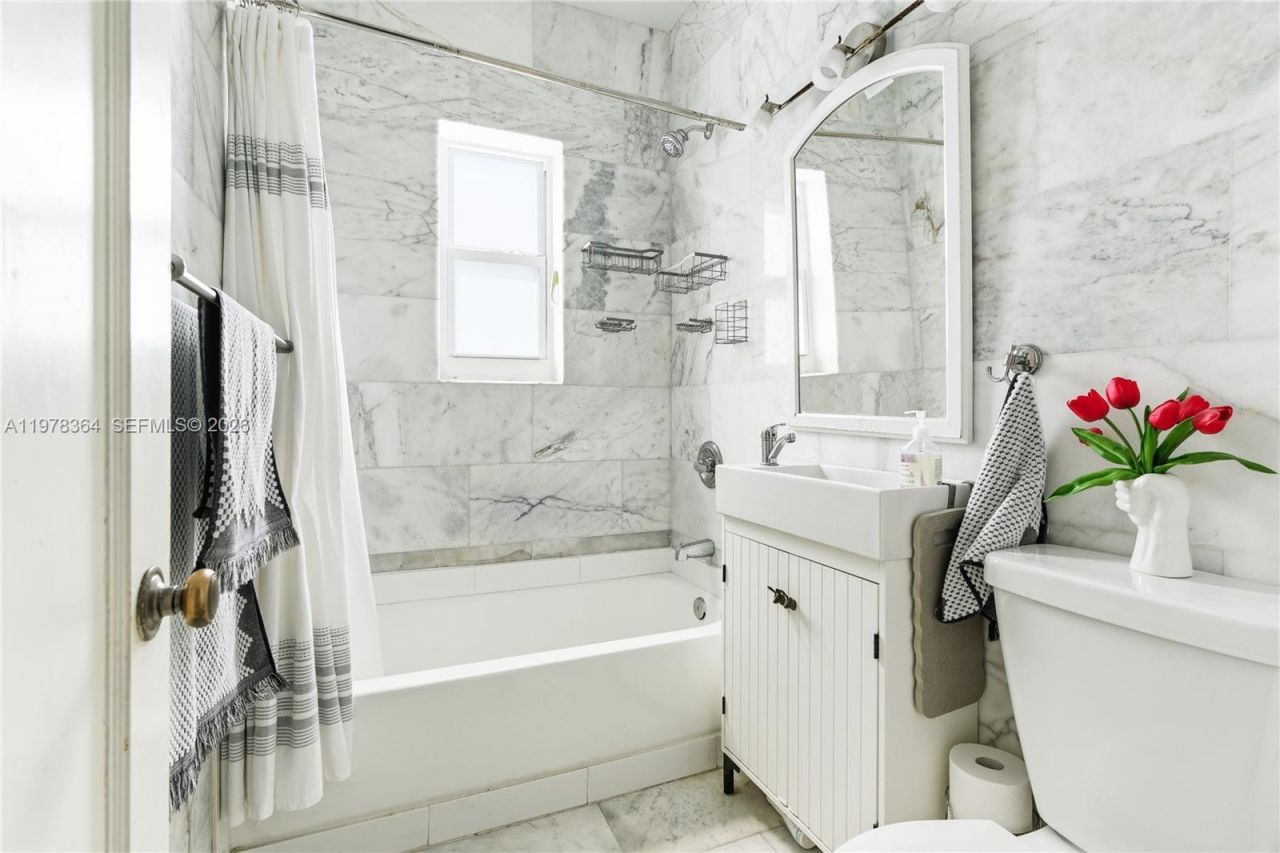 640 NE 115th St , Biscayne Park, FL 33161 Photo