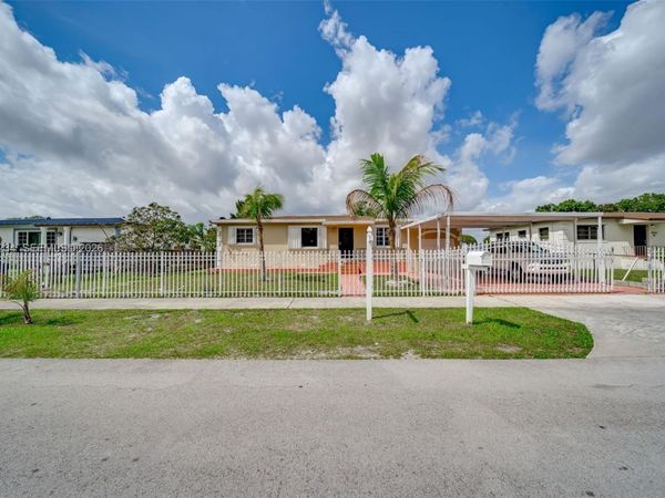 17950 NW 6th Ct, Miami Gardens, FL 33169