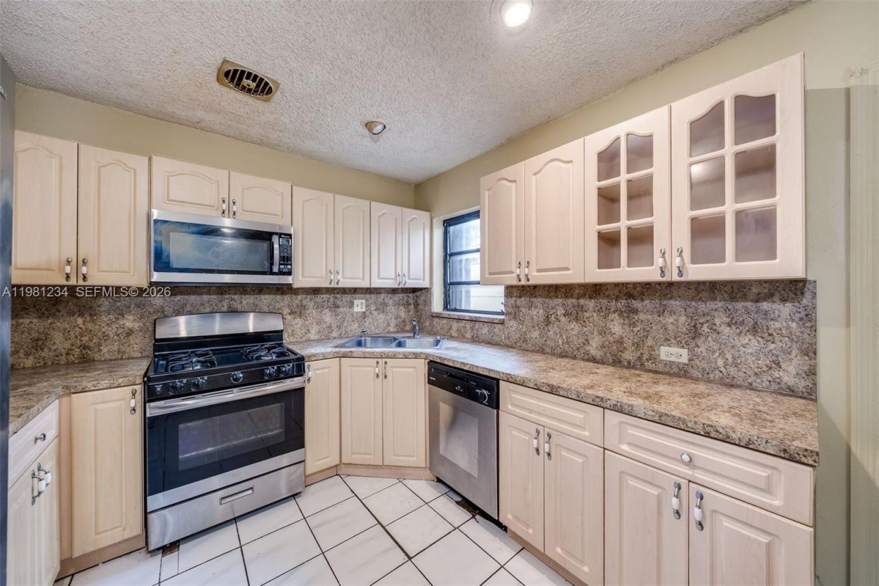 17950 NW 6th Ct, Miami Gardens, FL 33169 Photo