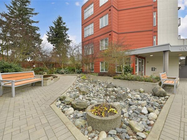 4040 Borden St , Unit 106, Saanich, BC V8X 2E9