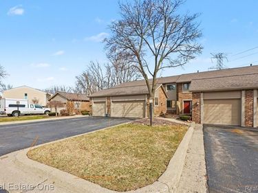 6892 Northcrest Way E, Independence Twp, MI 48346