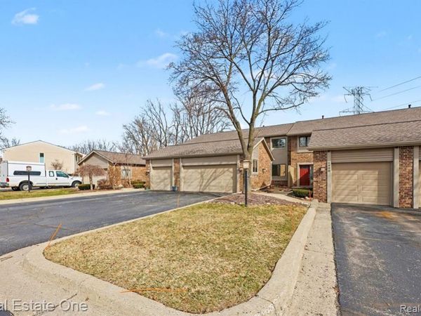 6892 Northcrest Way E, Independence Twp, MI 48346