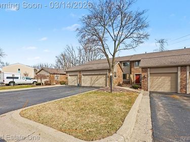 6892 Northcrest Way E, Independence Twp, MI 48346