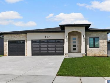 427 Deep Water Drive, Lincoln, NE 68527