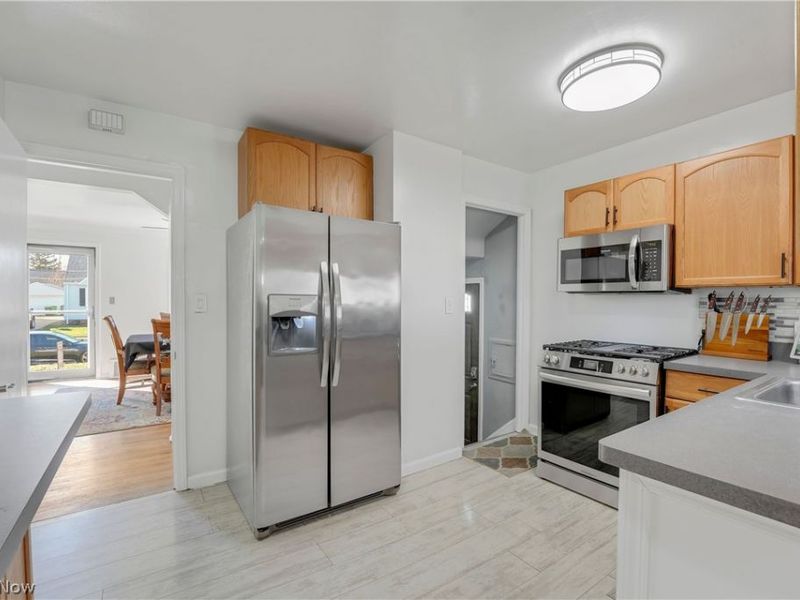 1677 Douglas Road, Wickliffe, OH 44092 Photo 7