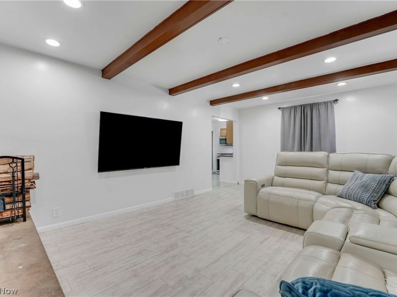 1677 Douglas Road, Wickliffe, OH 44092 Photo 9