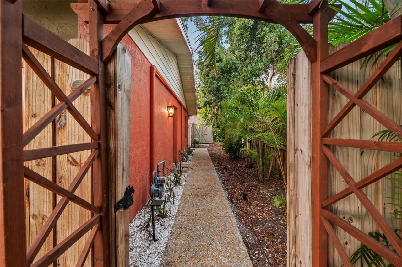 941 Virginia Drive, Sarasota, FL 34234 Photo