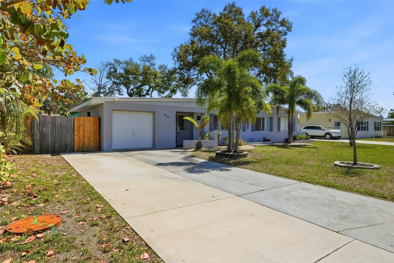 6535 10th Street N, Saint Petersburg, FL 33702 Main Photo