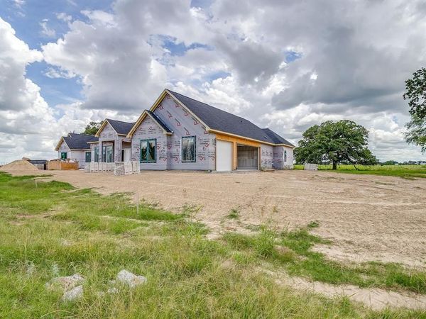 657 S Sugartree Drive, Lipan, TX 76462