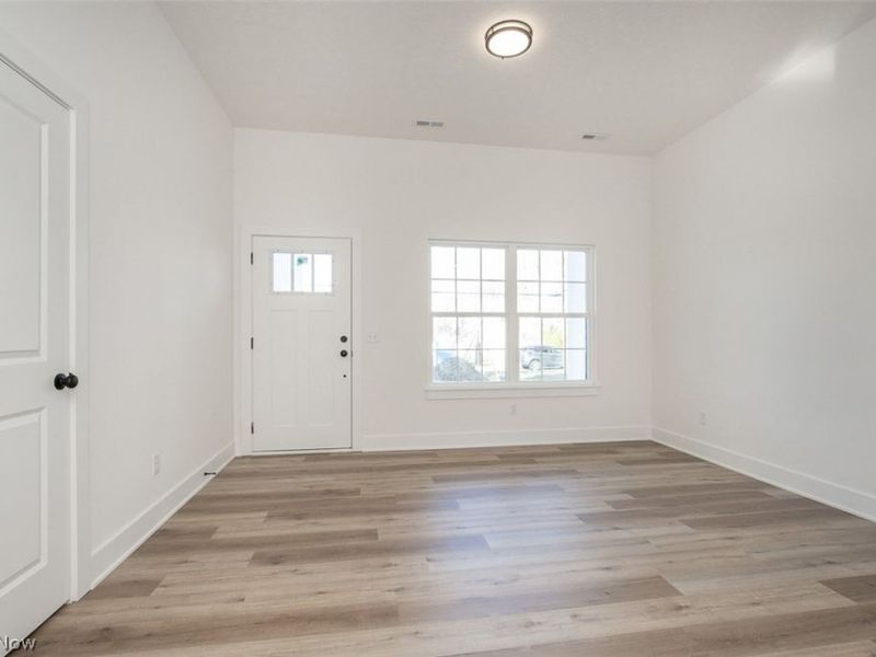 5595 Walnut Street, Mentor on the Lake, OH 44060 Photo 2