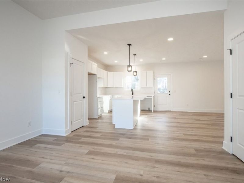 5595 Walnut Street, Mentor on the Lake, OH 44060 Photo 4