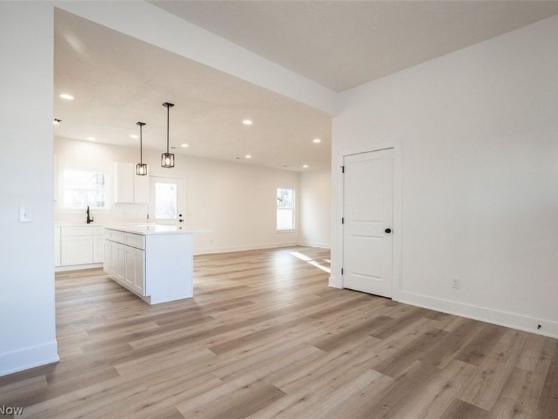5595 Walnut Street, Mentor on the Lake, OH 44060 Photo 5