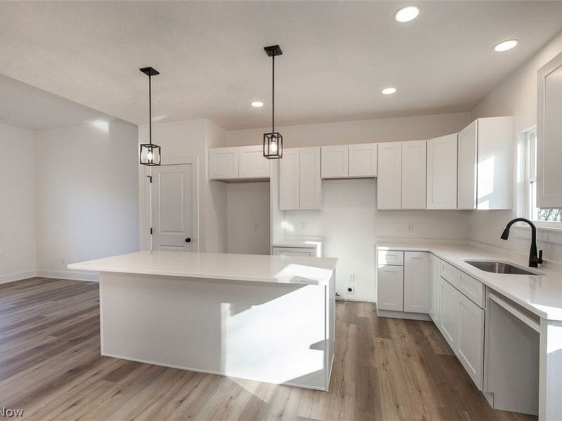 5595 Walnut Street, Mentor on the Lake, OH 44060 Photo 6