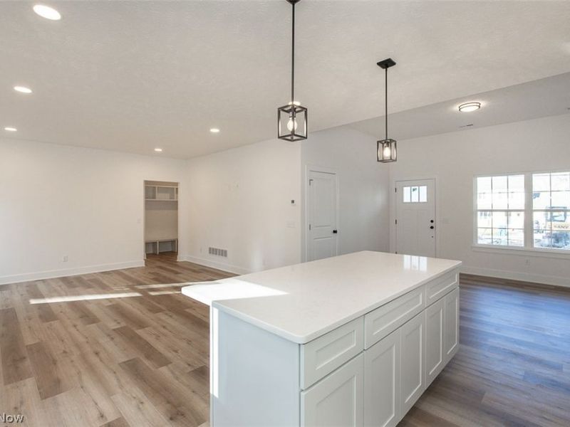 5595 Walnut Street, Mentor on the Lake, OH 44060 Photo 9