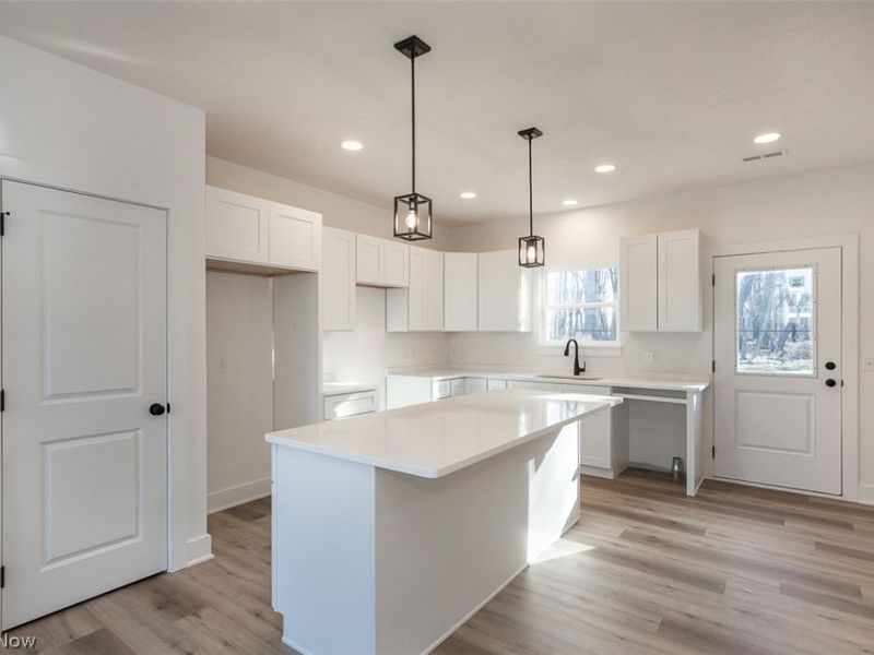 5595 Walnut Street, Mentor on the Lake, OH 44060 Photo 9