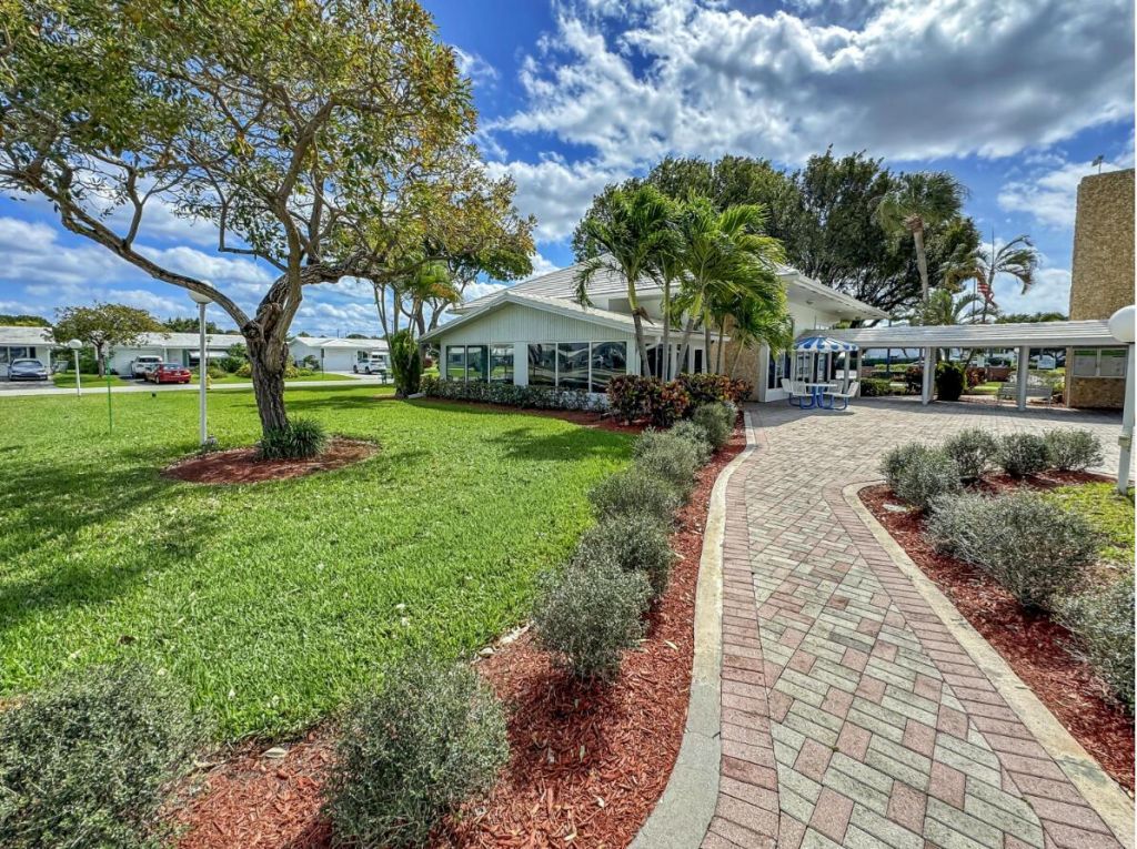 2551 W Golf Boulevard, Unit 204, Pompano Beach, FL 33064 Photo