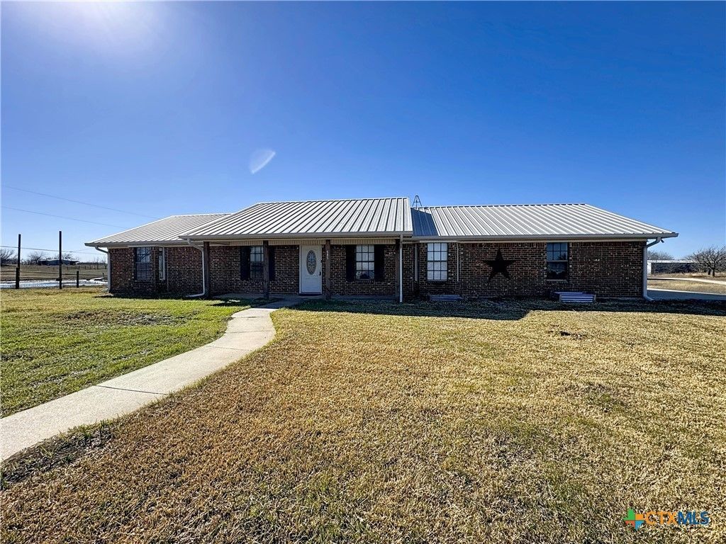 685 Heritage Parkway, Axtell, TX 76624 Main Photo