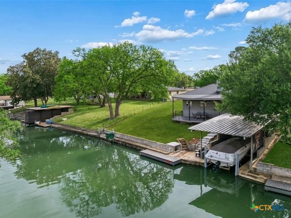 119 Robin Road , Highland Haven, TX 78654