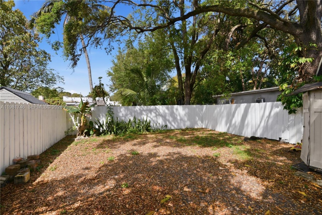 1431 NW 30th St, Miami, FL 33142 Photo