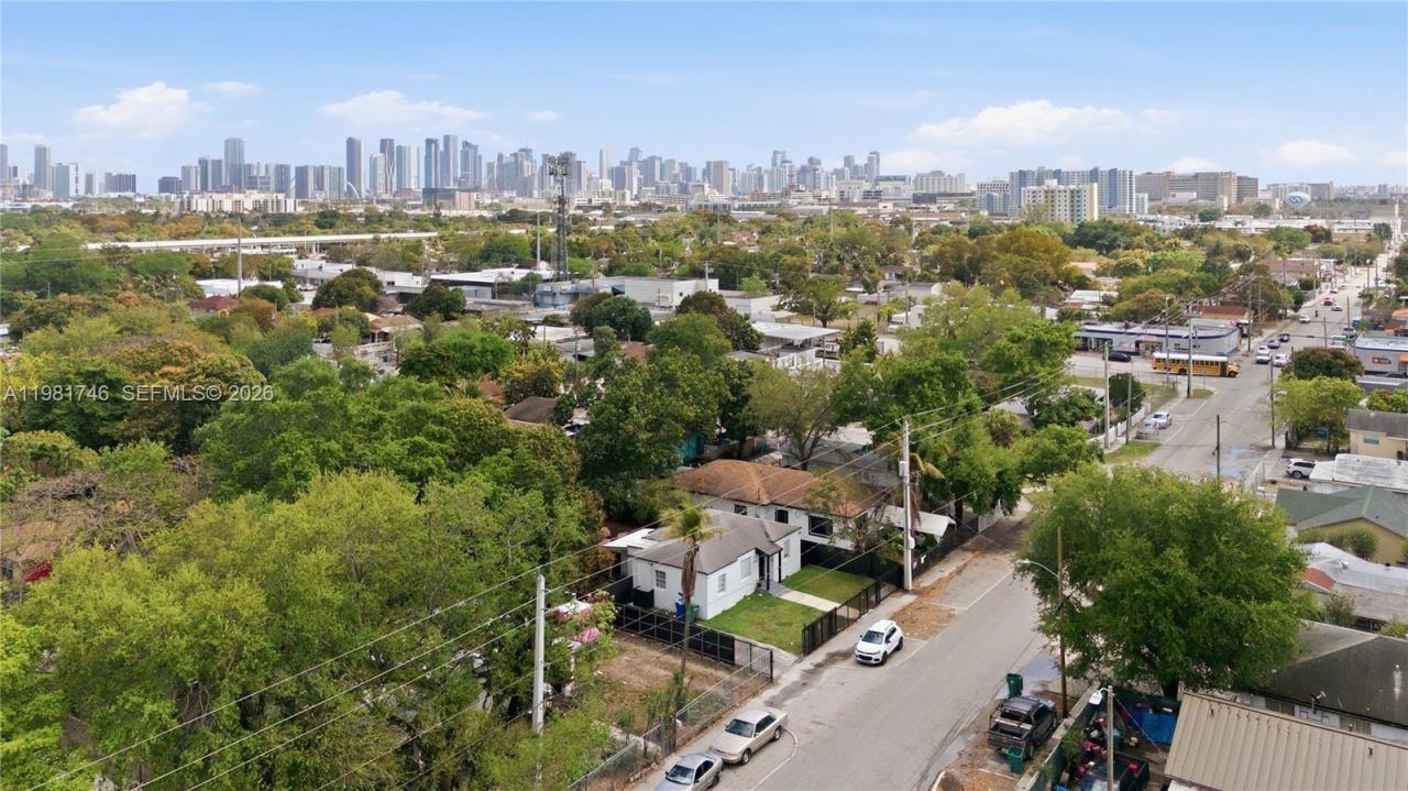 1431 NW 30th St, Miami, FL 33142 Photo