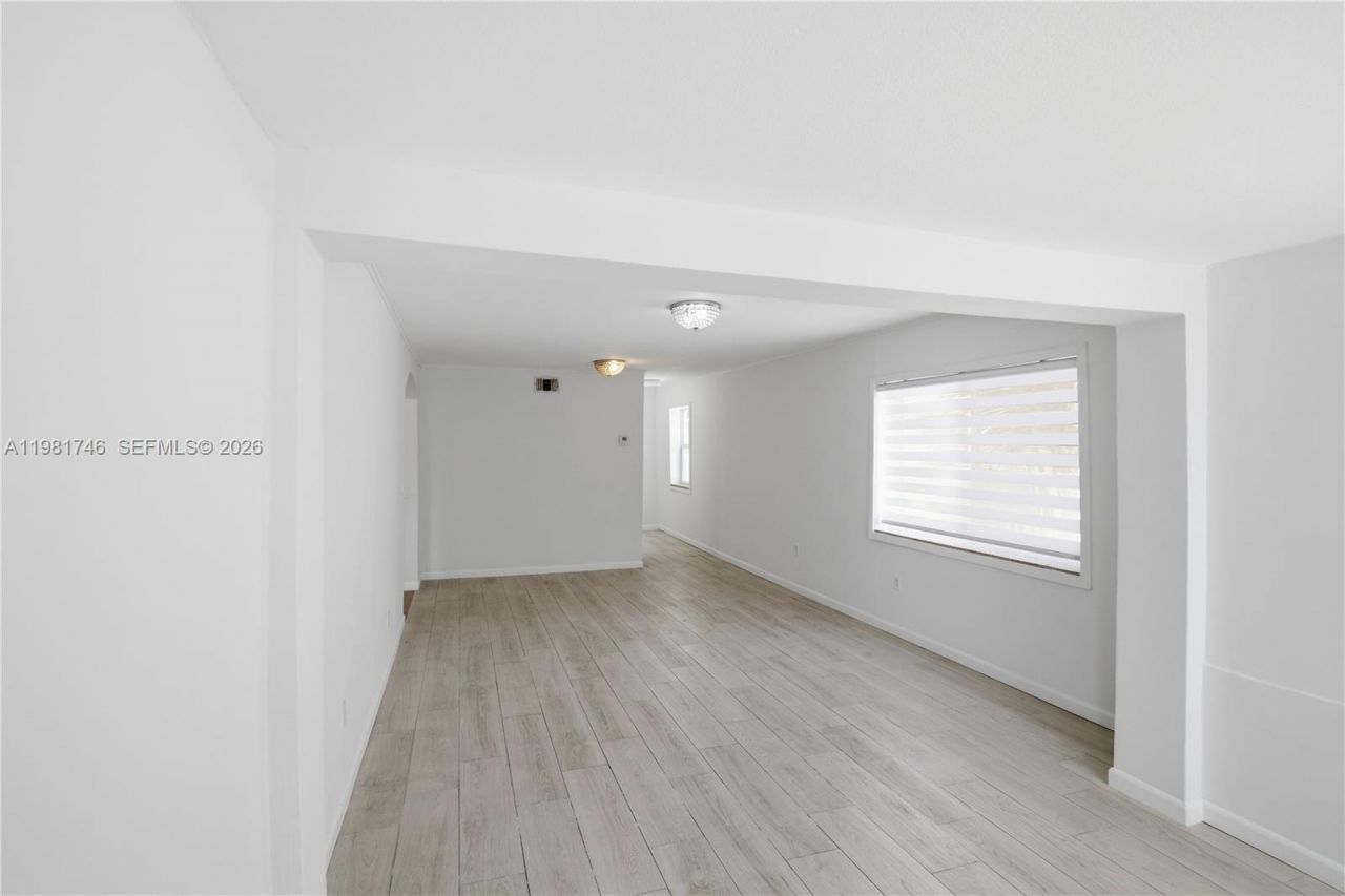 1431 NW 30th St, Miami, FL 33142 Photo