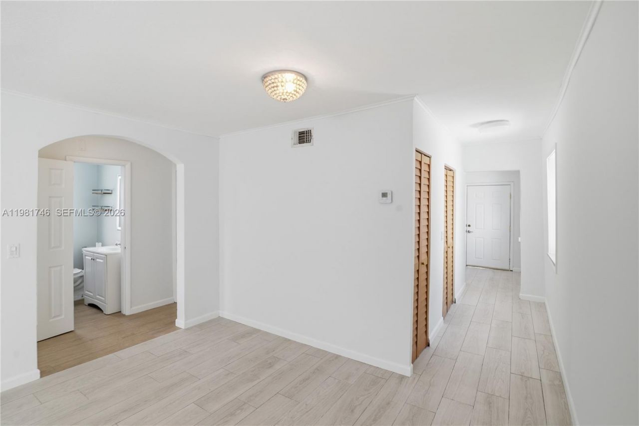 1431 NW 30th St, Miami, FL 33142 Photo