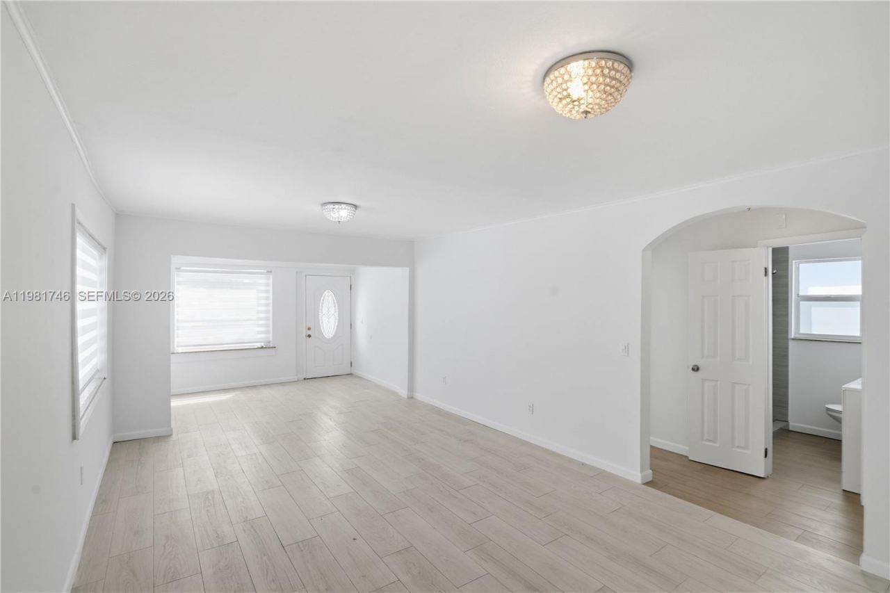 1431 NW 30th St, Miami, FL 33142 Photo