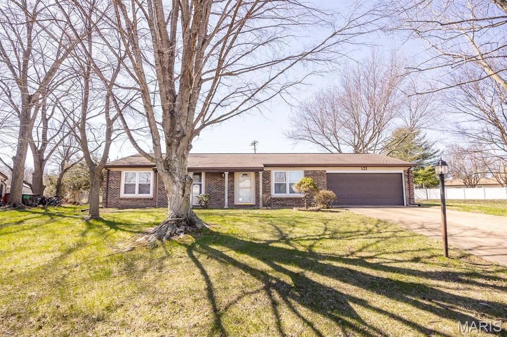 121 Concord Circle, Mascoutah, IL 62258 Main Photo