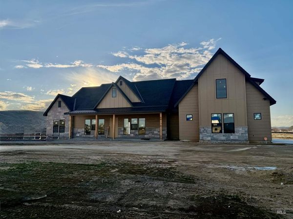 6677 Sophie Lane, Emmett, ID 83617