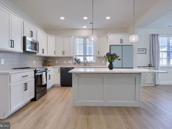 211 BELLARIDE LANE, MILLERSVILLE, PA 17551