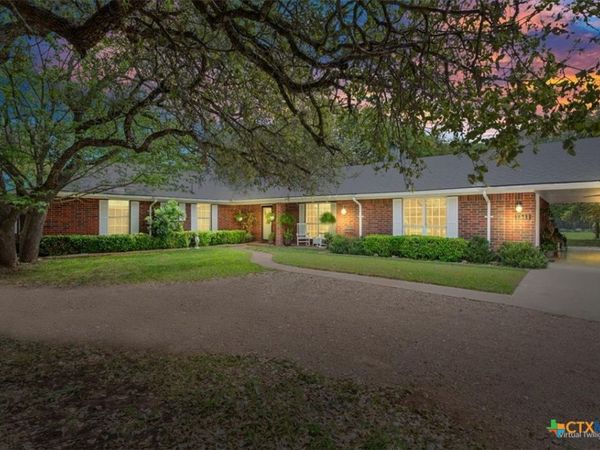 7511 N Lakeview Drive , Salado, TX 76571