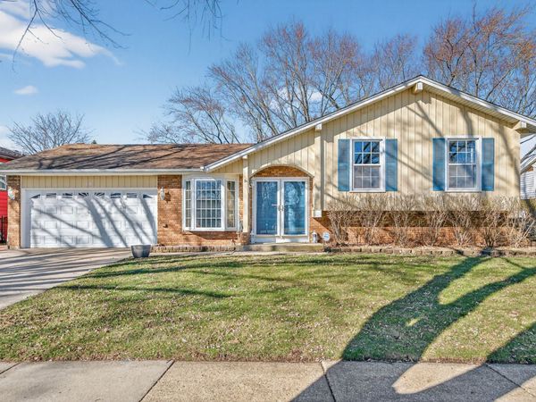 14 Devonshire Circle , Elgin, IL 60123