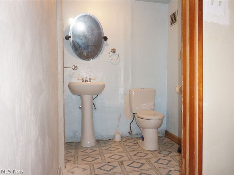 2017 Natona Road, Euclid, OH 44117 Photo 19