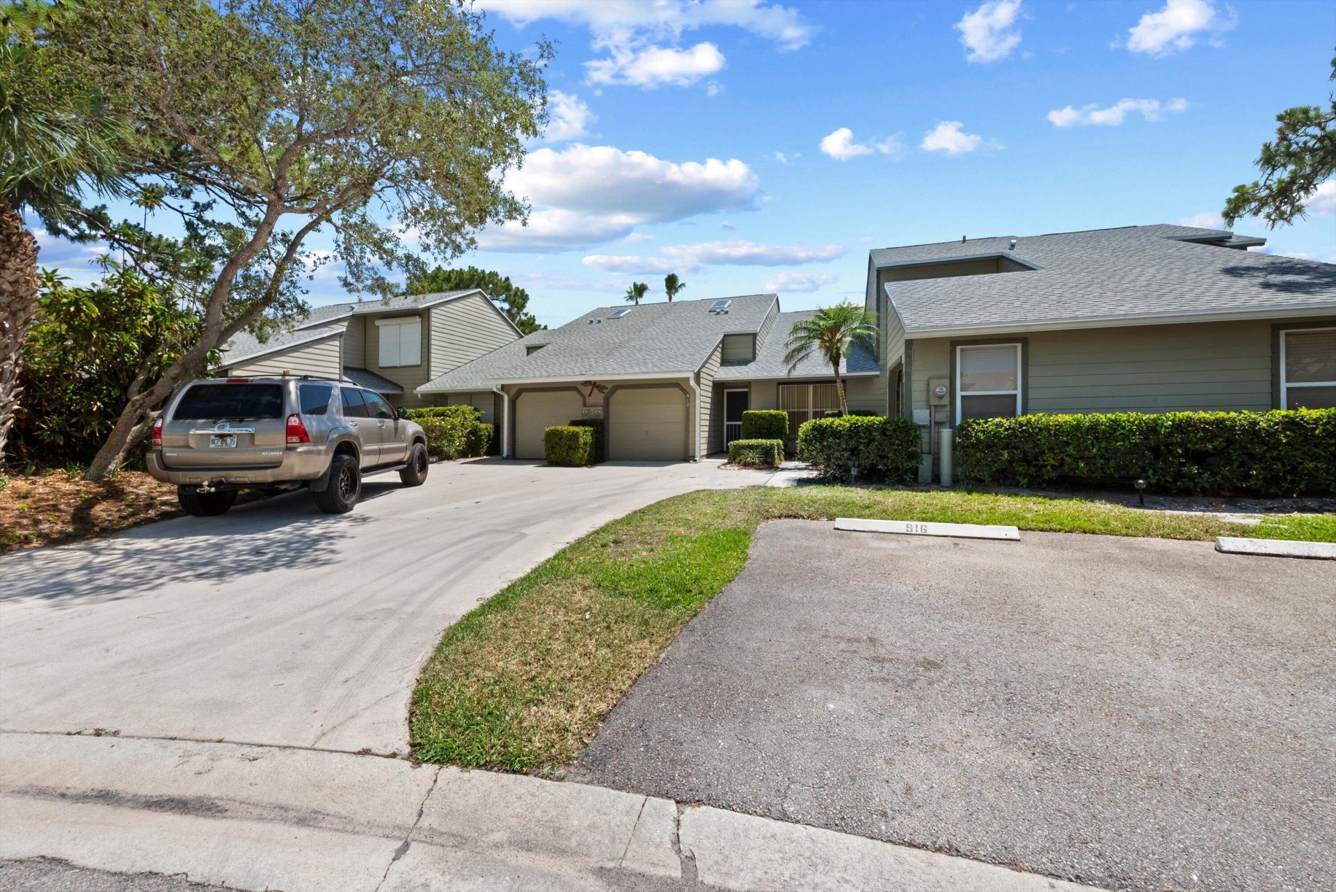 912 NE Sandalwood Place, Jensen Beach, FL 34957 Photo