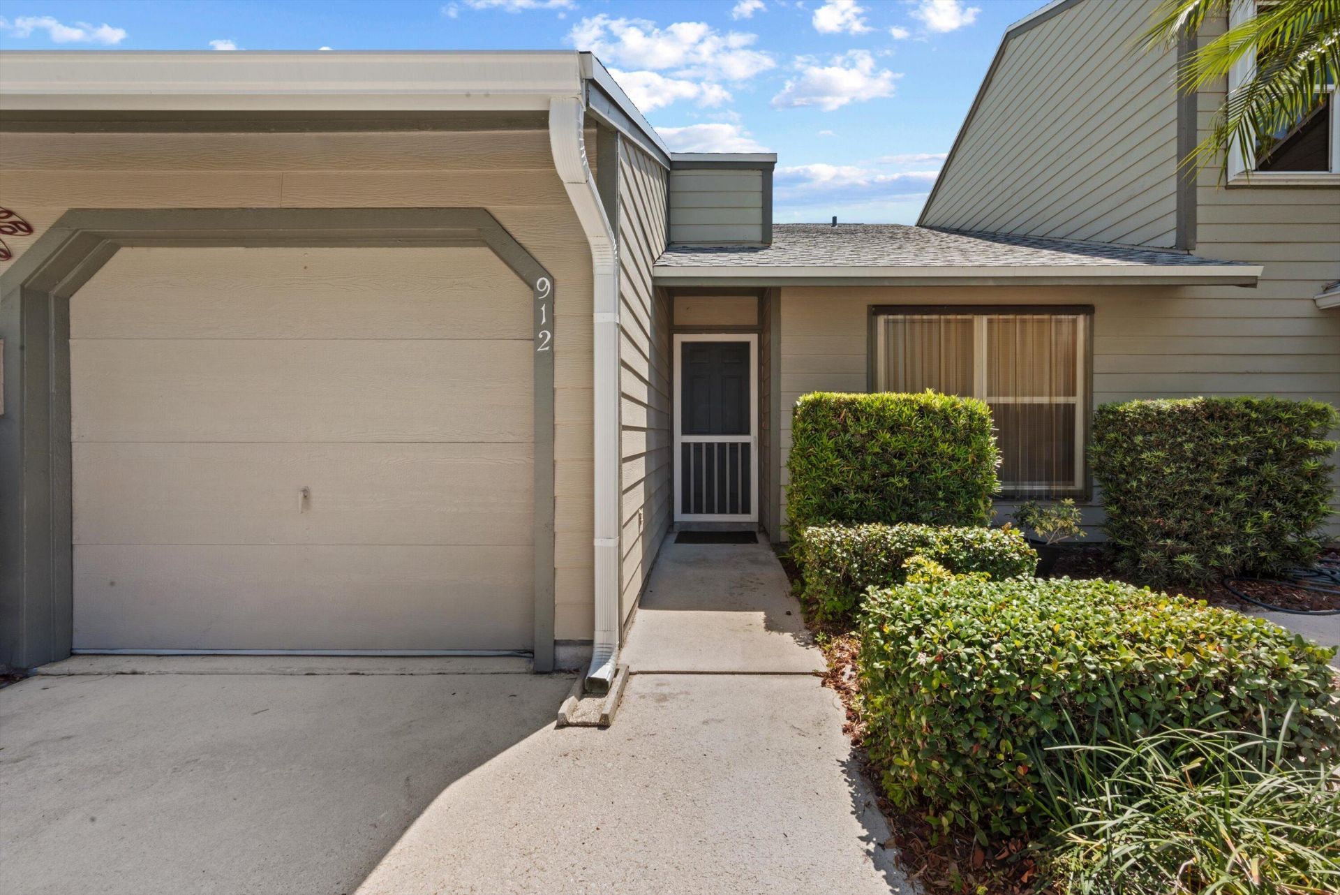 912 NE Sandalwood Place, Jensen Beach, FL 34957 Photo