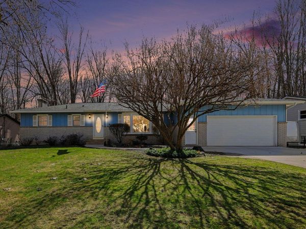 3228 Paris Park Drive SE, Grand Rapids, MI 49512