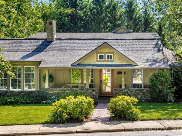 672 Blythe Street , Hendersonville, NC 28739