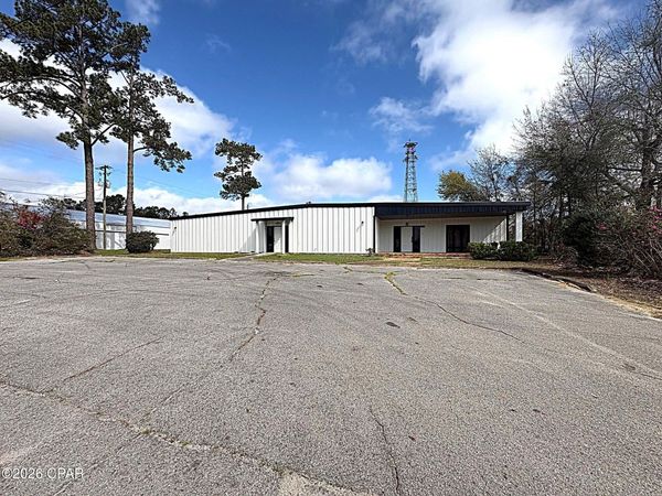 3956 Old Cottondale Road , Marianna, FL 32448