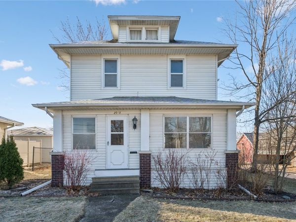 2015 8th Avenue, Marion, IA 52302