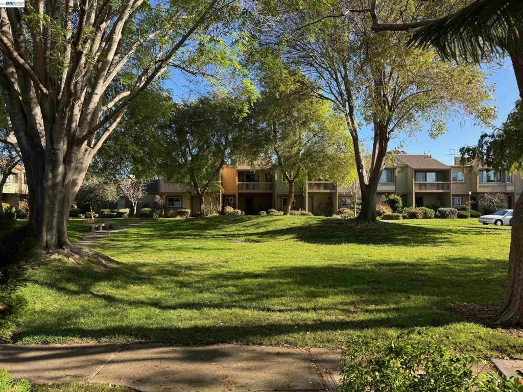 3211 Phoenix Ln, Alameda, CA 94502 Main Photo