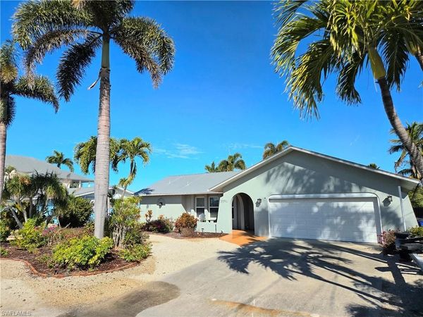 3594 Rita LN, ST. JAMES CITY, FL 33956