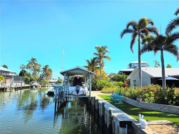 3594 Rita LN, ST. JAMES CITY, FL 33956