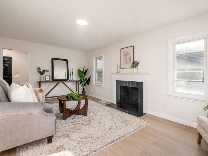 1994 Stratford Way, Columbus, OH 43219 Photo 2