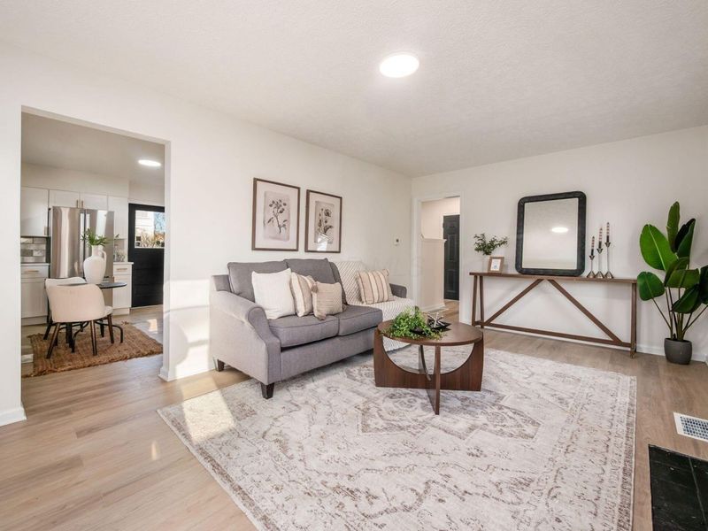 1994 Stratford Way, Columbus, OH 43219 Photo 3