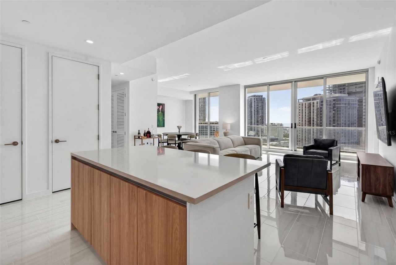 400 Central Avenue, Unit 1405, Saint Petersburg, FL 33701 Photo