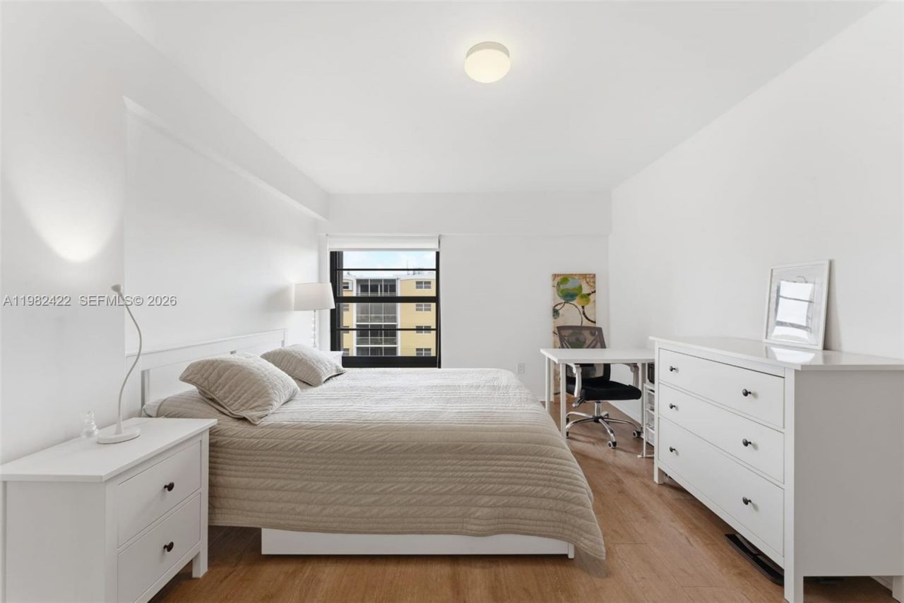 575 Crandon Blvd , Unit 707, Key Biscayne, FL 33149 Photo