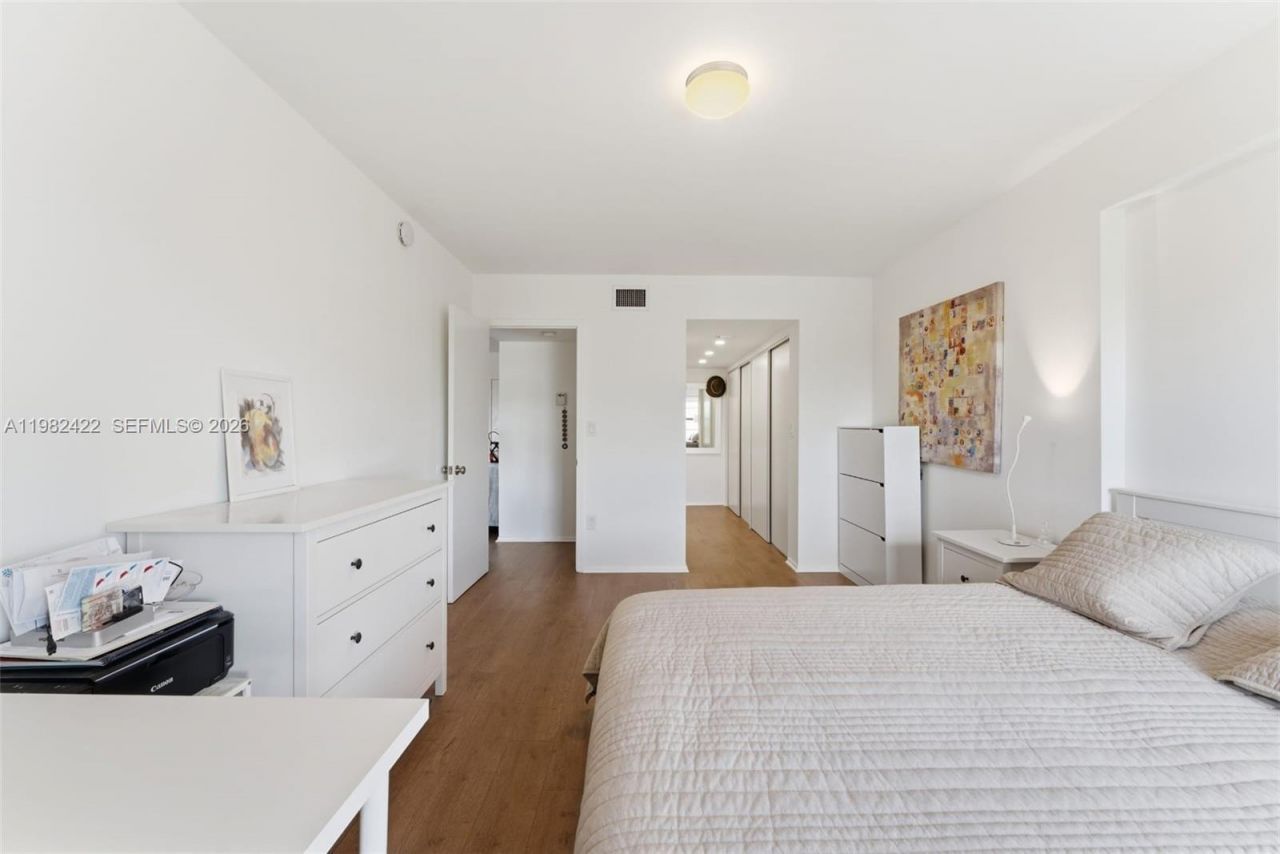 575 Crandon Blvd , Unit 707, Key Biscayne, FL 33149 Photo