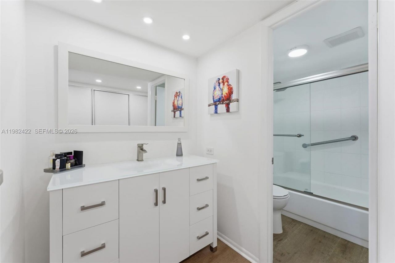 575 Crandon Blvd , Unit 707, Key Biscayne, FL 33149 Photo