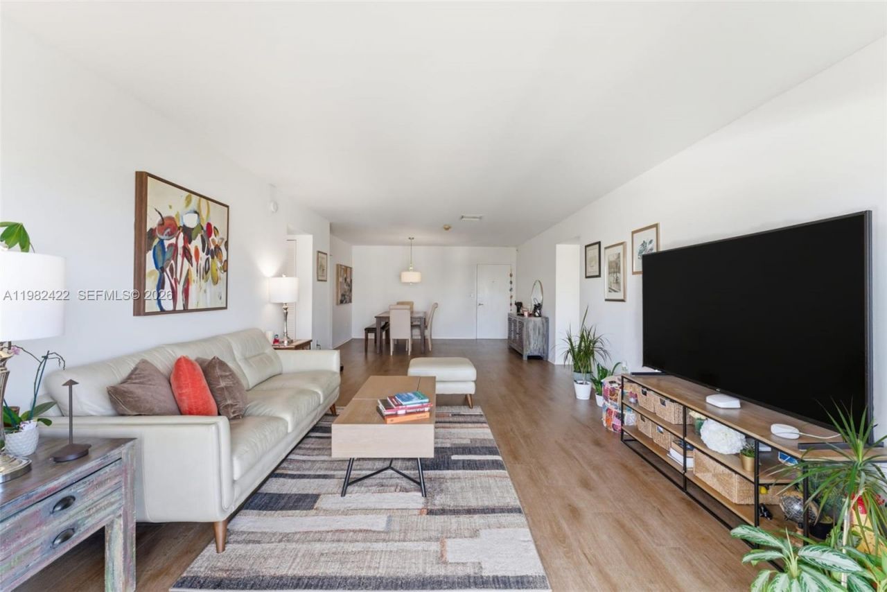 575 Crandon Blvd , Unit 707, Key Biscayne, FL 33149 Photo